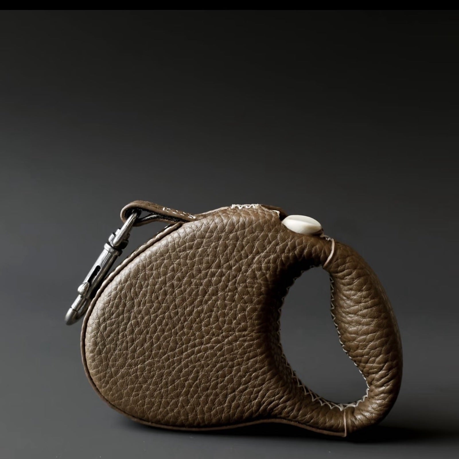 Atelier Heritage Handcrafted Leather Retractable Dog Leash