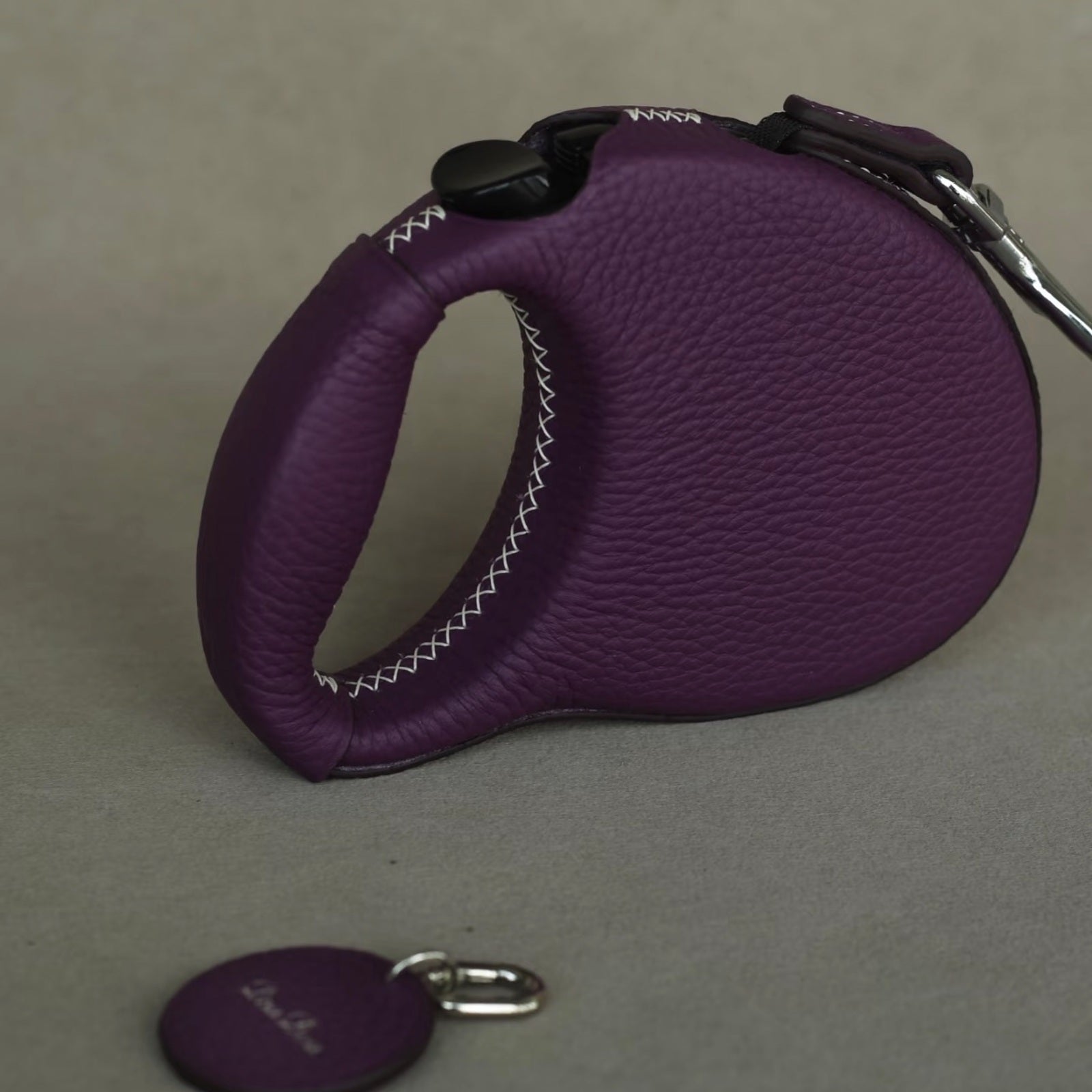 Atelier Heritage Handcrafted Leather Retractable Dog Leash