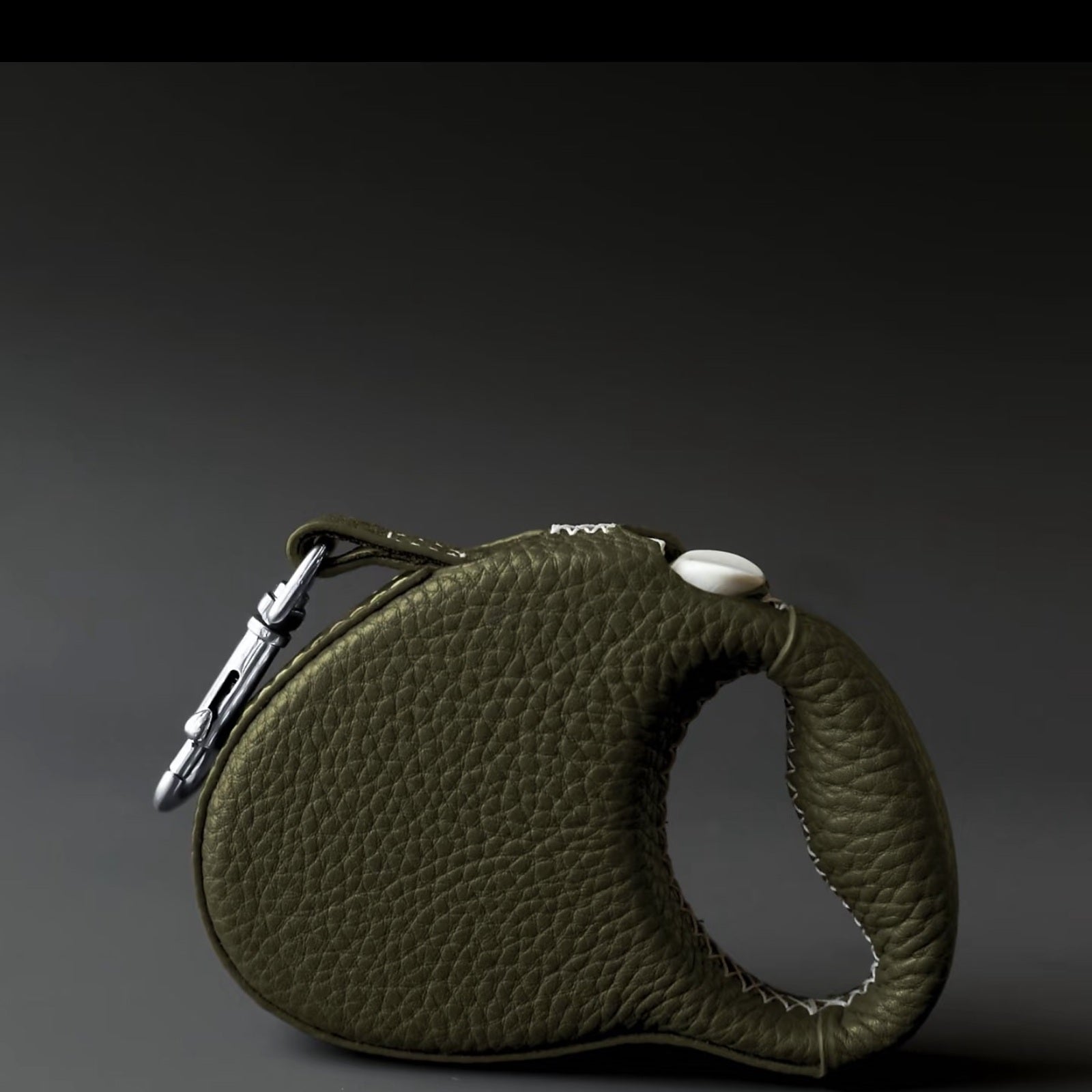 Atelier Heritage Handcrafted Leather Retractable Dog Leash