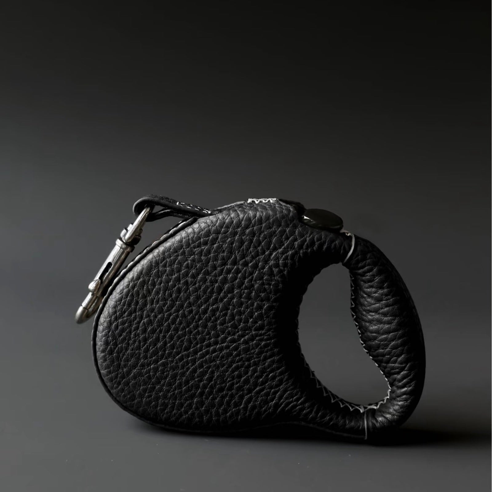 Atelier Heritage Handcrafted Leather Retractable Dog Leash