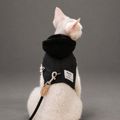 Sphynx-Katzengeschirr und Leinen-Set, hautfreundliches Denim-Westengeschirr für haarlose Katzen, leicht anzuziehendes Hoodie-Katzengeschirr mit integrierter Leine