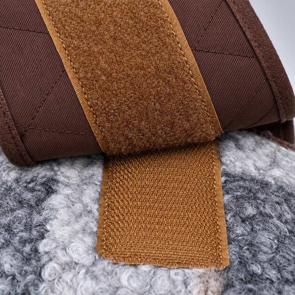 Hook-and-loop fastening and quilted interior detail